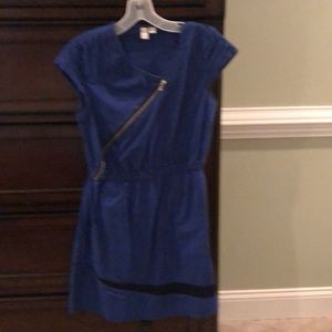 Small purple dress with pockets